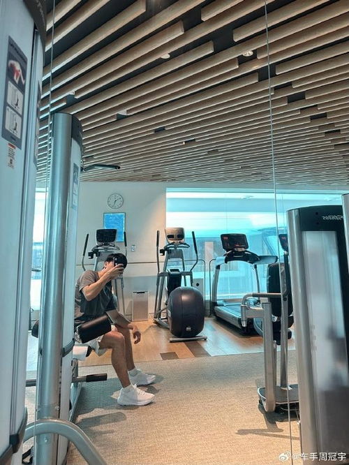 周冠宇的休假生活碎片 豪宅、蝶泳、健身与CS游戏的惬意时光